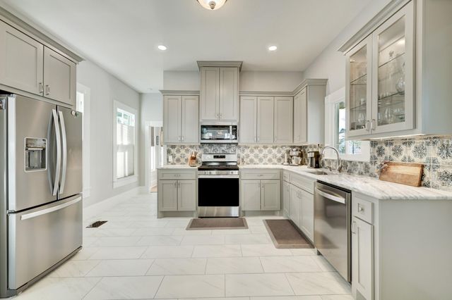1717 Church Street, Galveston, TX 77550