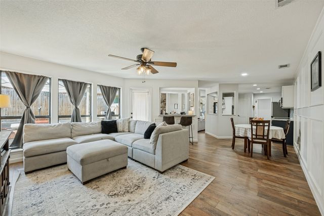 2709 Edinboro Drive, Arlington, TX 76012