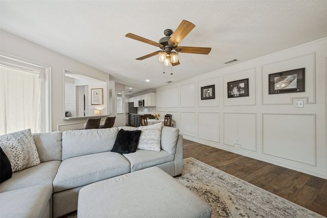 2709 Edinboro Drive, Arlington, TX 76012
