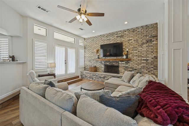 2709 Edinboro Drive, Arlington, TX 76012