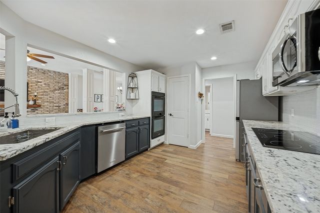 2709 Edinboro Drive, Arlington, TX 76012