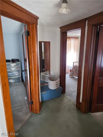 966 W Hopocan Avenue, Barberton, OH 44203