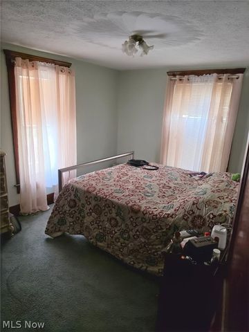 966 W Hopocan Avenue, Barberton, OH 44203