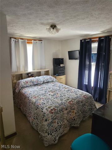 966 W Hopocan Avenue, Barberton, OH 44203