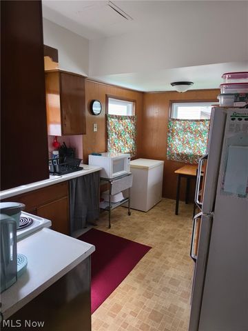 966 W Hopocan Avenue, Barberton, OH 44203