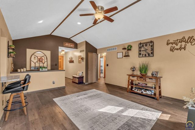 7413 SW 25th ST, Topeka, KS 66614