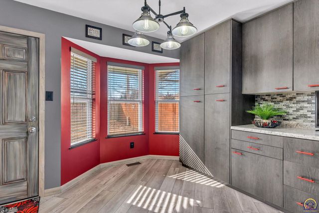 7413 SW 25th ST, Topeka, KS 66614