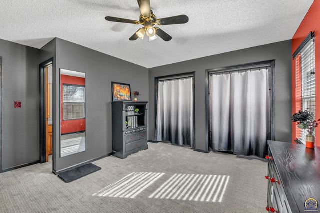 7413 SW 25th ST, Topeka, KS 66614