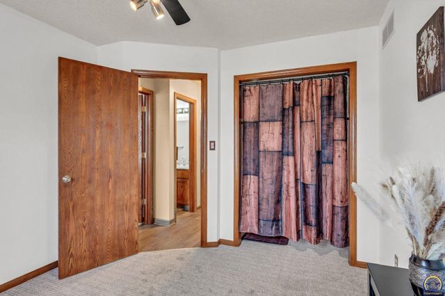 7413 SW 25th ST, Topeka, KS 66614