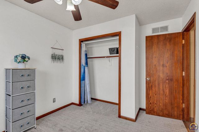 7413 SW 25th ST, Topeka, KS 66614