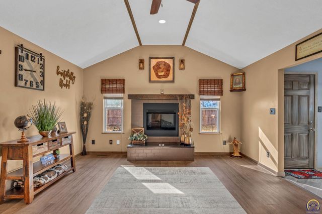 7413 SW 25th ST, Topeka, KS 66614