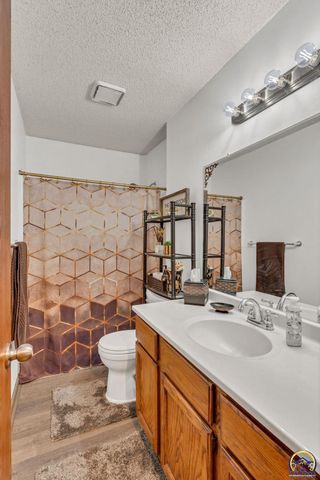 7413 SW 25th ST, Topeka, KS 66614