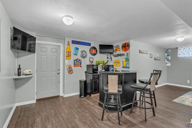 7413 SW 25th ST, Topeka, KS 66614