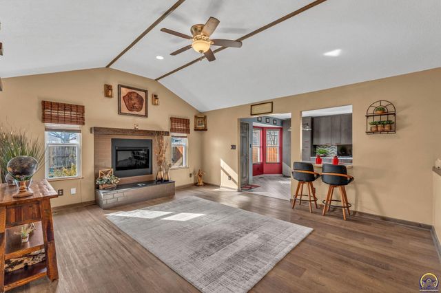 7413 SW 25th ST, Topeka, KS 66614