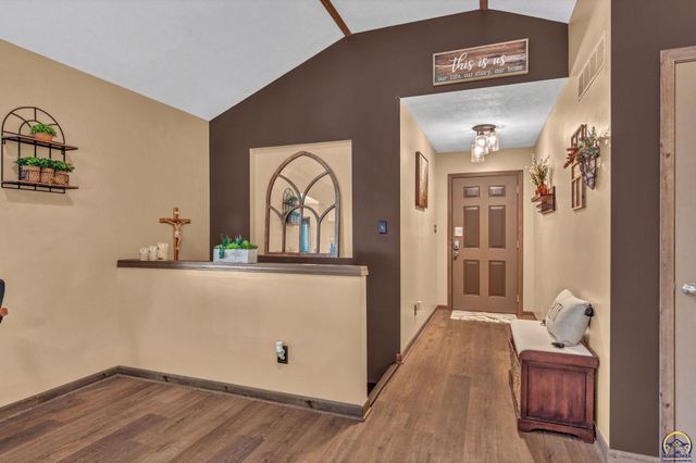 7413 SW 25th ST, Topeka, KS 66614