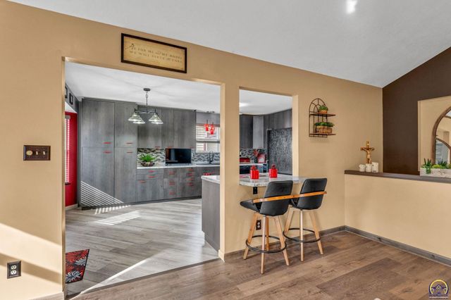 7413 SW 25th ST, Topeka, KS 66614