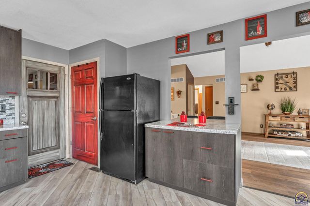 7413 SW 25th ST, Topeka, KS 66614