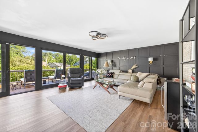 6220 Sharon Road, Charlotte, NC 28210