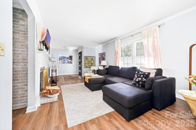 6220 Sharon Road, Charlotte, NC 28210