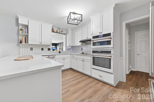 6220 Sharon Road, Charlotte, NC 28210