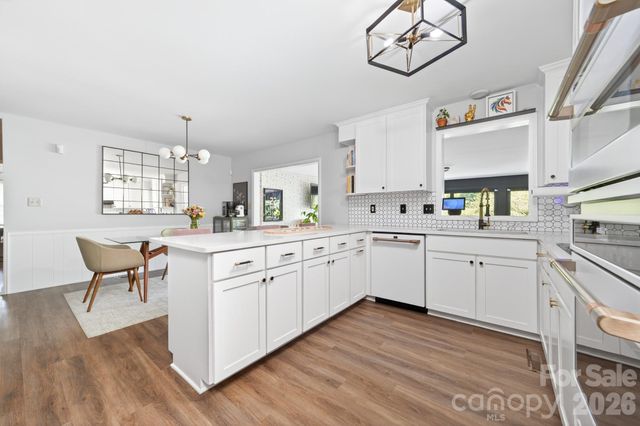6220 Sharon Road, Charlotte, NC 28210