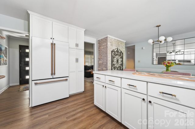 6220 Sharon Road, Charlotte, NC 28210