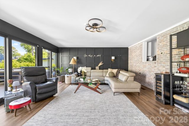 6220 Sharon Road, Charlotte, NC 28210