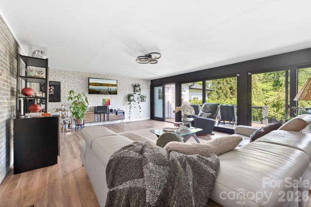 6220 Sharon Road, Charlotte, NC 28210
