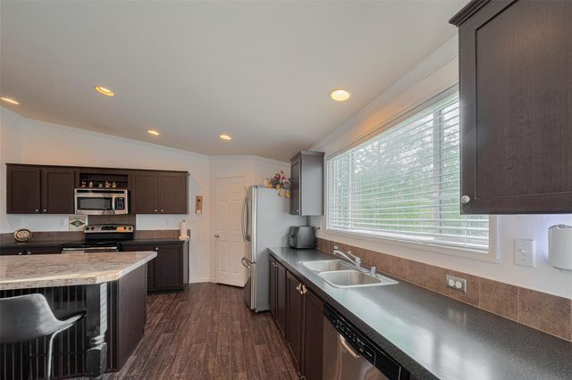 5526 State Hiway 90, Madisonville, TX 77864