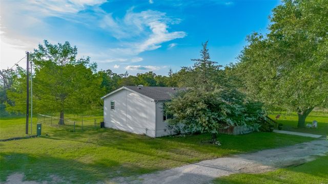 5526 State Hiway 90, Madisonville, TX 77864