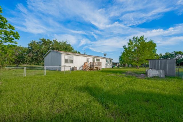 5526 State Hiway 90, Madisonville, TX 77864