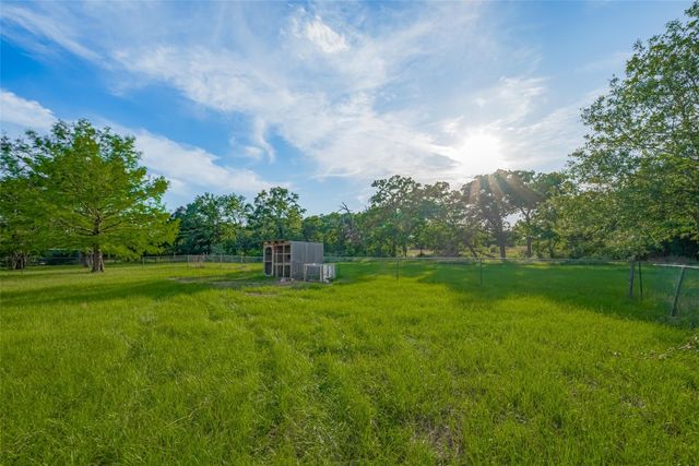 5526 State Hiway 90, Madisonville, TX 77864