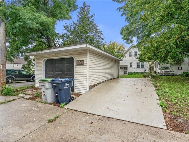 3408 N 11th STREET, Milwaukee, WI 53206