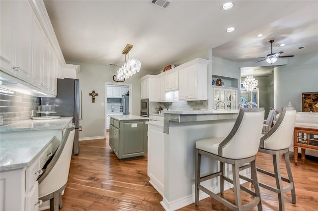 501 Sombrero, Horseshoe Bay, TX 78657