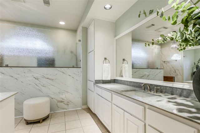 501 Sombrero, Horseshoe Bay, TX 78657