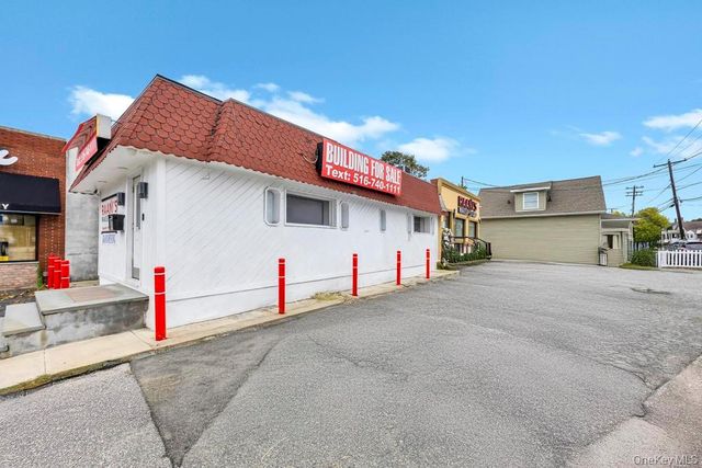 51 N Broadway, Hicksville, NY 11801