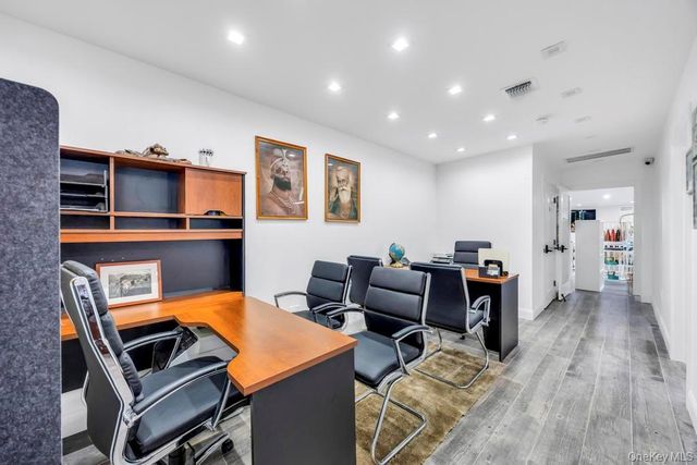 51 N Broadway, Hicksville, NY 11801