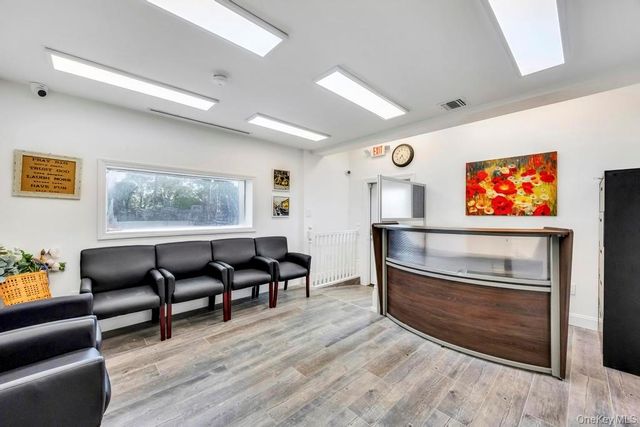 51 N Broadway, Hicksville, NY 11801