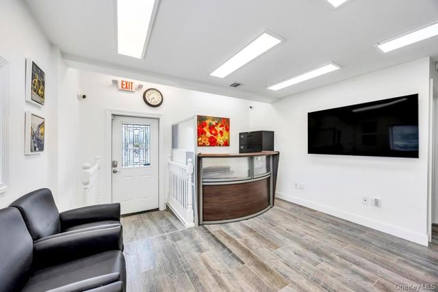 51 N Broadway, Hicksville, NY 11801