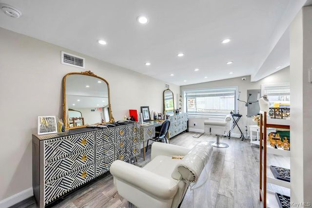 51 N Broadway, Hicksville, NY 11801