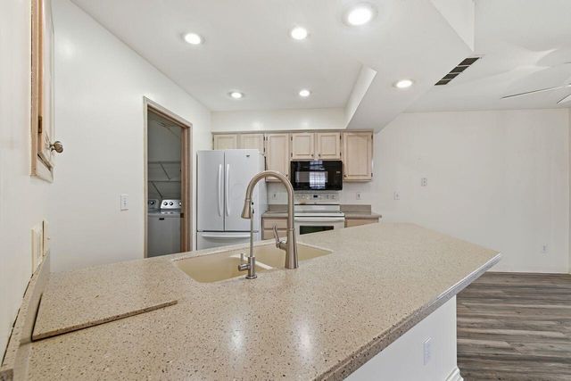 3187 Pine Manor Boulevard, Grove City, OH 43123