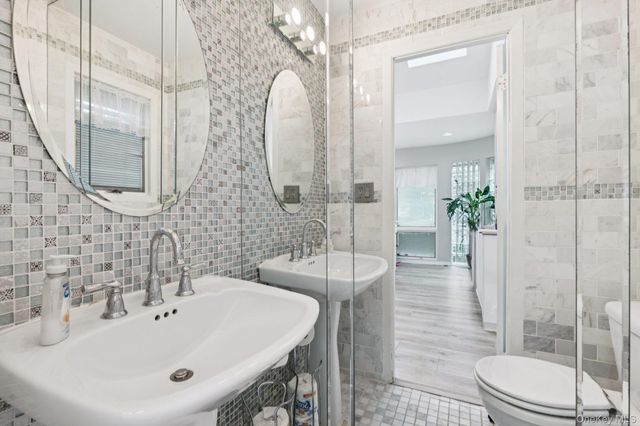 16 Fox Hollow Ridings Road, Northport, NY 11768