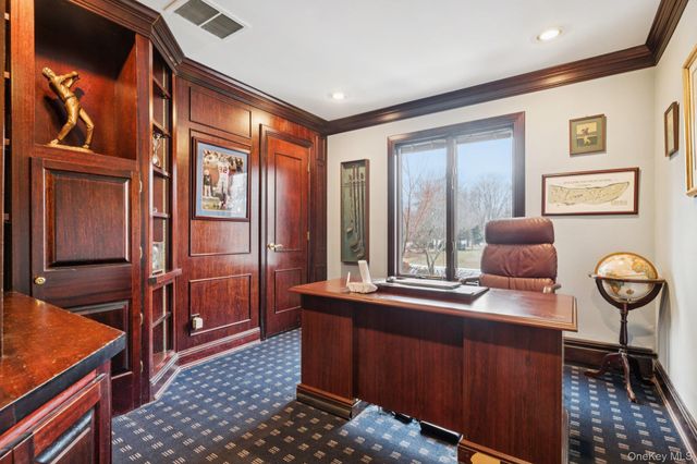 16 Fox Hollow Ridings Road, Northport, NY 11768