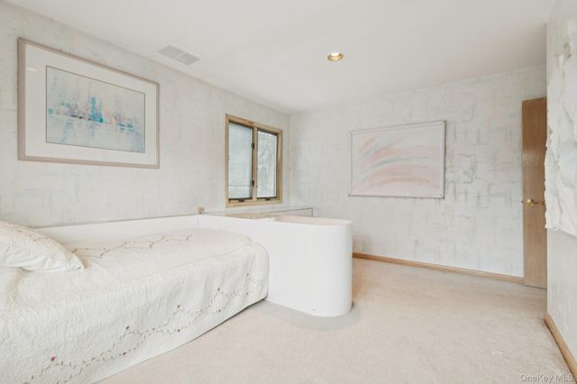 16 Fox Hollow Ridings Road, Northport, NY 11768