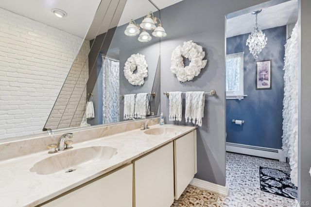 16 Fox Hollow Ridings Road, Northport, NY 11768