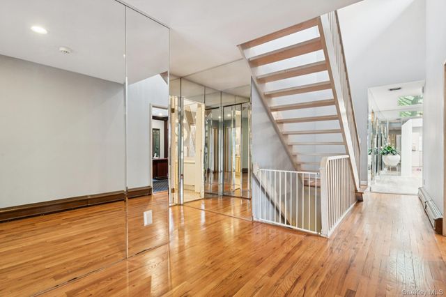 16 Fox Hollow Ridings Road, Northport, NY 11768