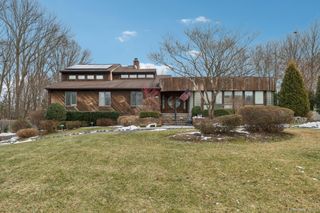 16 Fox Hollow Ridings Road, Northport, NY 11768