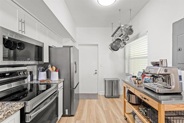 11845 SW 100th St ., Miami, FL 33186