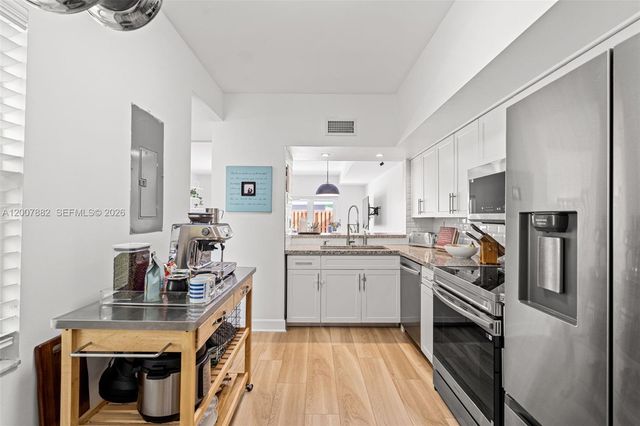 11845 SW 100th St ., Miami, FL 33186