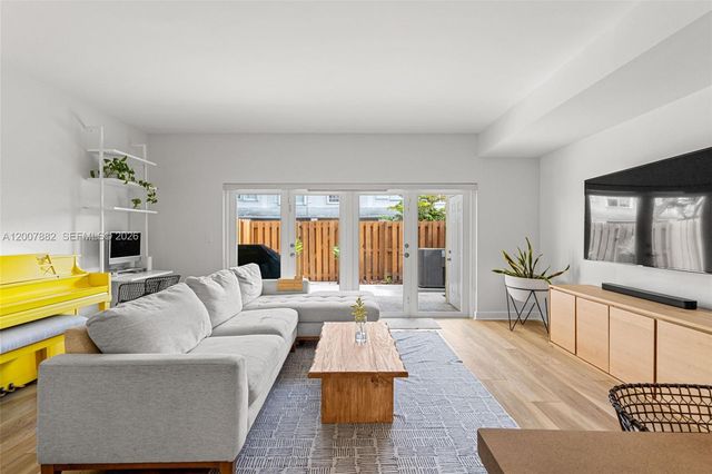 11845 SW 100th St ., Miami, FL 33186